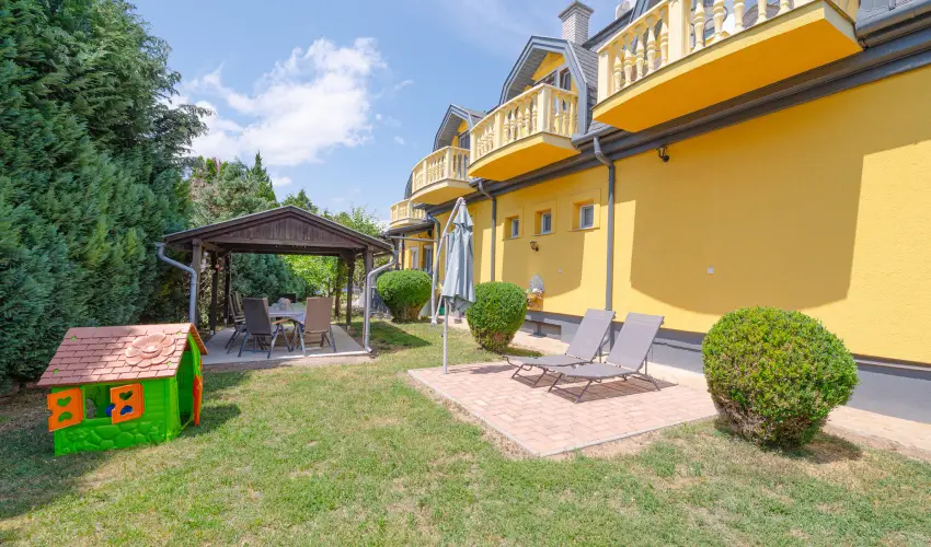 Borb�la Vend�gh�z Gyenesdi�s