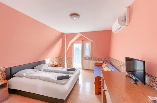 Borb�la Vend�gh�z, Gyenesdi�s, H�v�z - 10 km