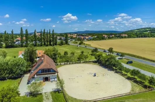 Gyulavezr Lovasbirodalma Panzi, Gyulakeszi, Hvz - 27 km