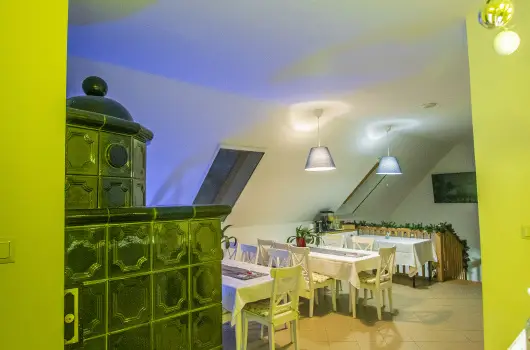 Gyulavez�r Lovasbirodalma Panzi�, Gyulakeszi, H�v�z - 27 km