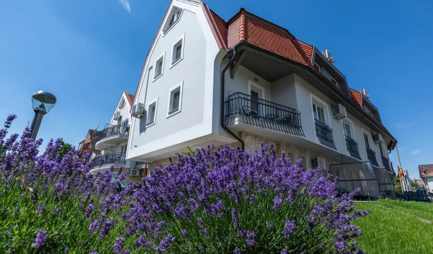 Holiday Club Apartman Hotel H�v�z H�v�z