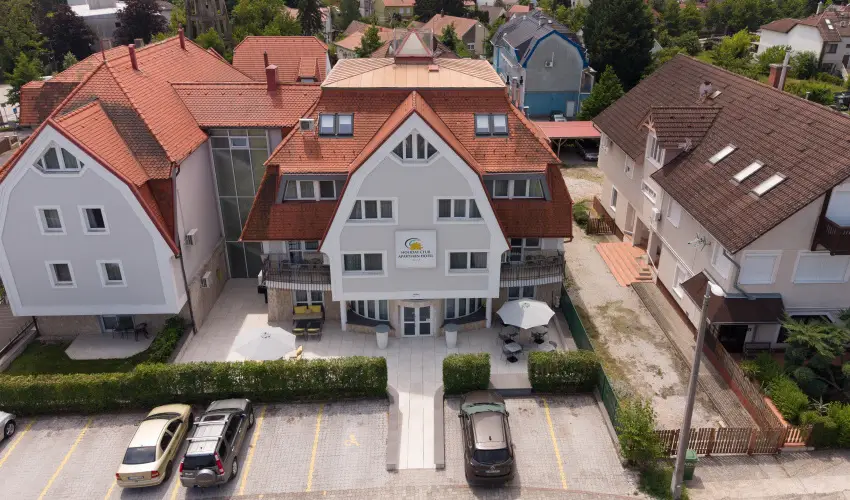 Holiday Club Apartman Hotel H�v�z H�v�z