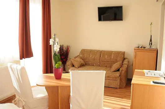 Hotel Hal�szkert, Badacsony, H�v�z - 28 km