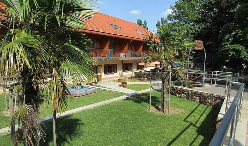 Hotel Halszkert Badacsony