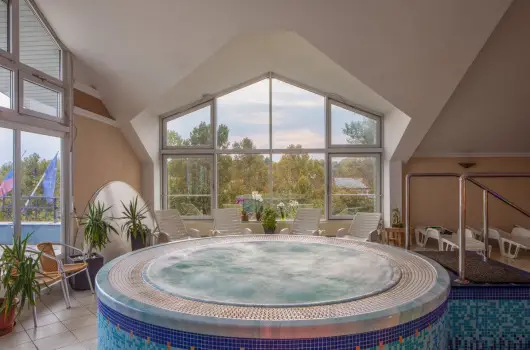 Krist�ly Hotel, Keszthely, H�v�z - 6 km