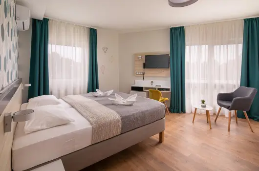 Krist�ly Hotel, Keszthely, H�v�z - 6 km