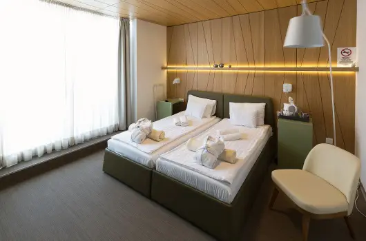 Hotel Zena, Hvz