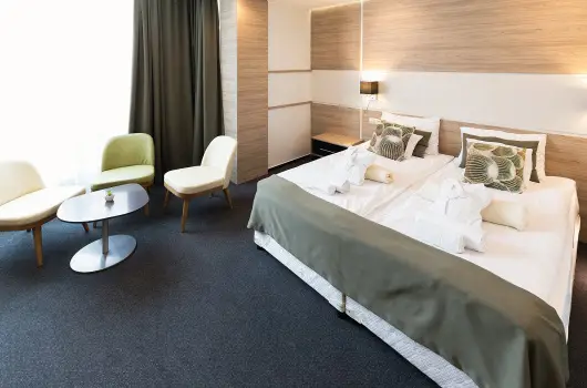 Hotel Zena, H�v�z