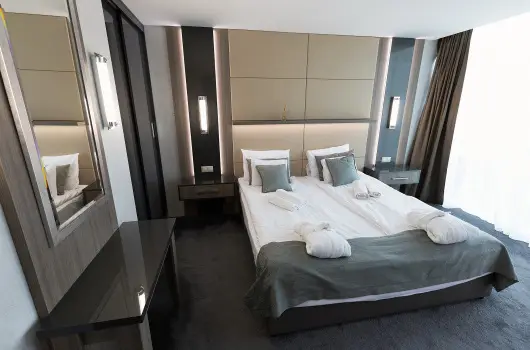 Hotel Zena, H�v�z