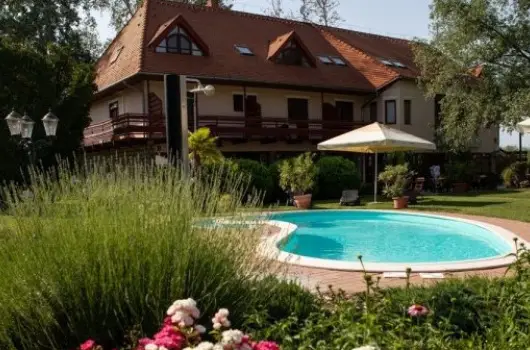 Zsanett Hotel, Balatonkereszt�r, H�v�z - 17 km