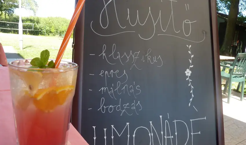 Zsanett Hotel Balatonkereszt�r