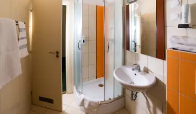 Zsanett Hotel Balatonkereszt�r