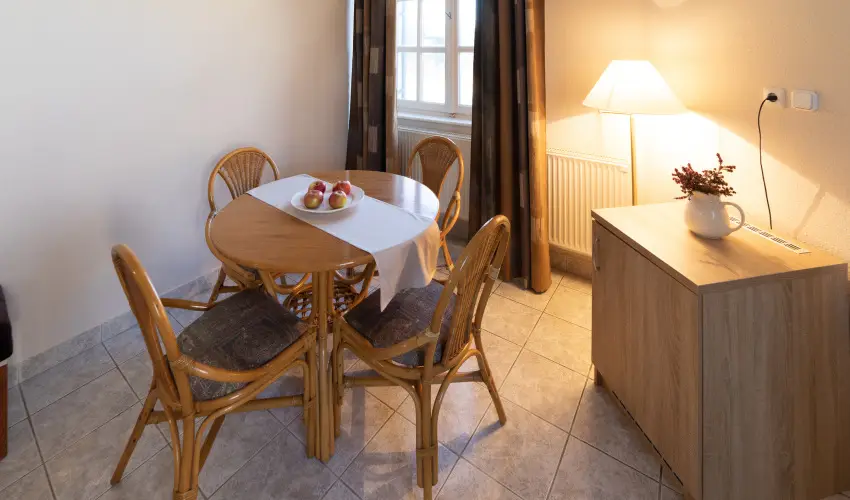 Zsanett Hotel Balatonkereszt�r