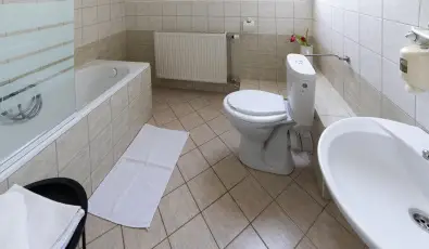 Zsanett Hotel Balatonkereszt�r