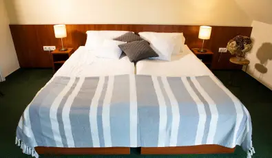 Zsanett Hotel Balatonkereszt�r