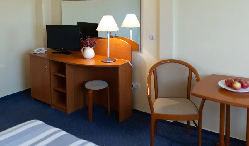 Zsanett Hotel Balatonkereszt�r