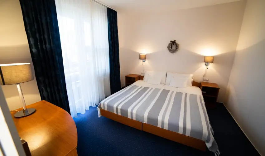 Zsanett Hotel Balatonkereszt�r