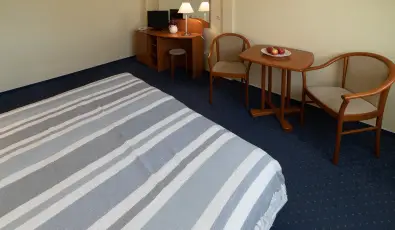 Zsanett Hotel Balatonkereszt�r