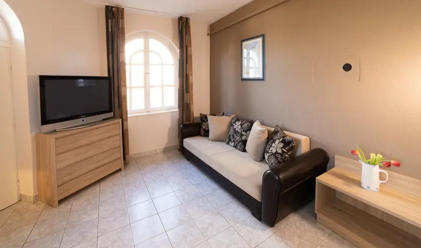 Zsanett Hotel Balatonkereszt�r