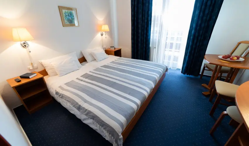 Zsanett Hotel Balatonkereszt�r