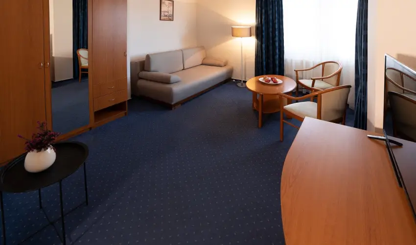 Zsanett Hotel Balatonkereszt�r