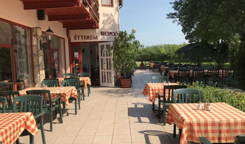 Zsanett Hotel Balatonkereszt�r