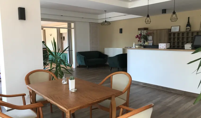 Zsanett Hotel Balatonkereszt�r