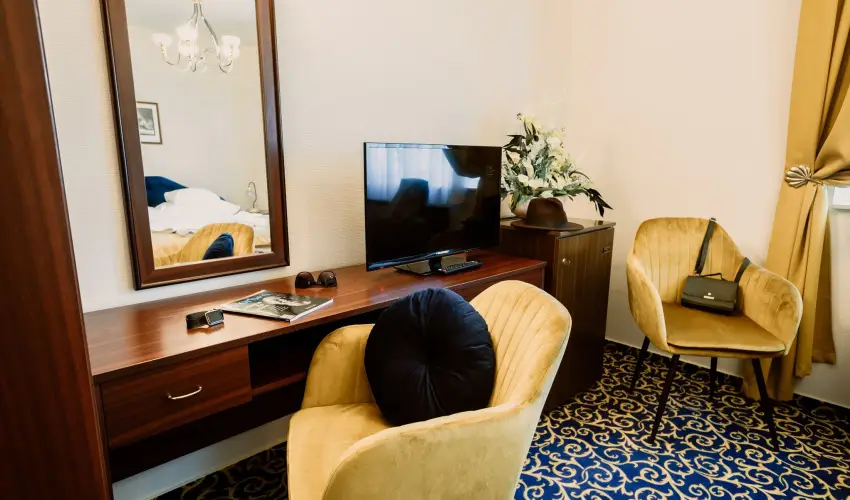 Korona Panzi s tterem Hvz