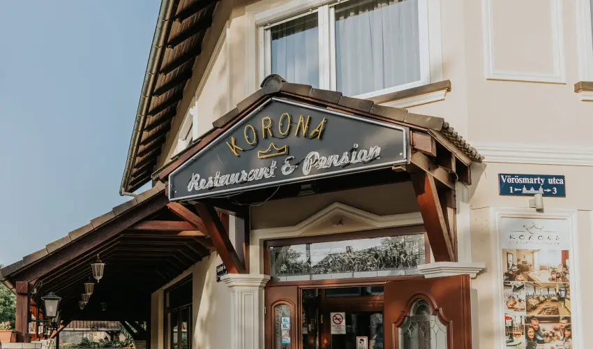 Korona Panzi s tterem Hvz