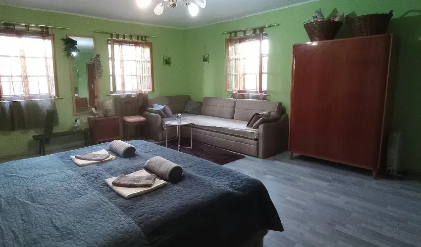 Pni Kuck Vendghz s Minifarm  Hosszvlgy