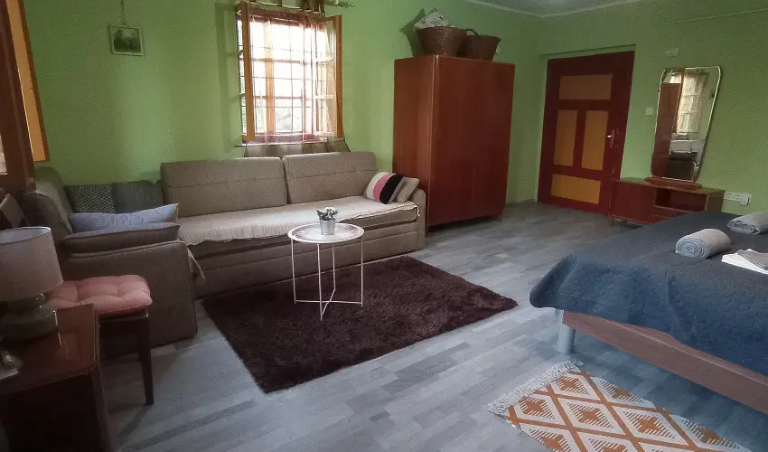 Pni Kuck Vendghz s Minifarm  Hosszvlgy