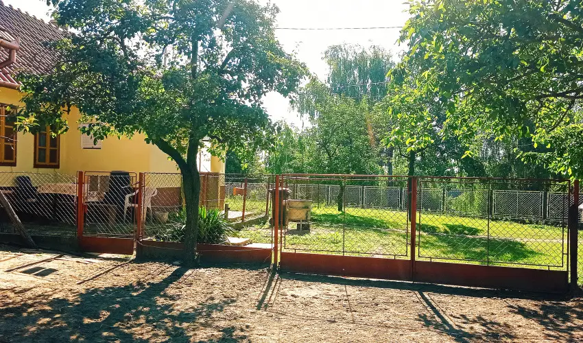 Pni Kuck Vendghz s Minifarm  Hosszvlgy