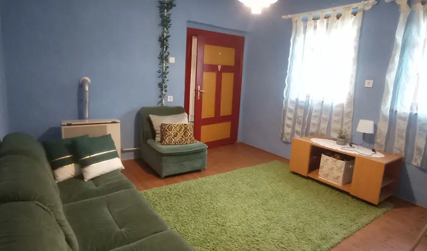 Pni Kuck Vendghz s Minifarm  Hosszvlgy