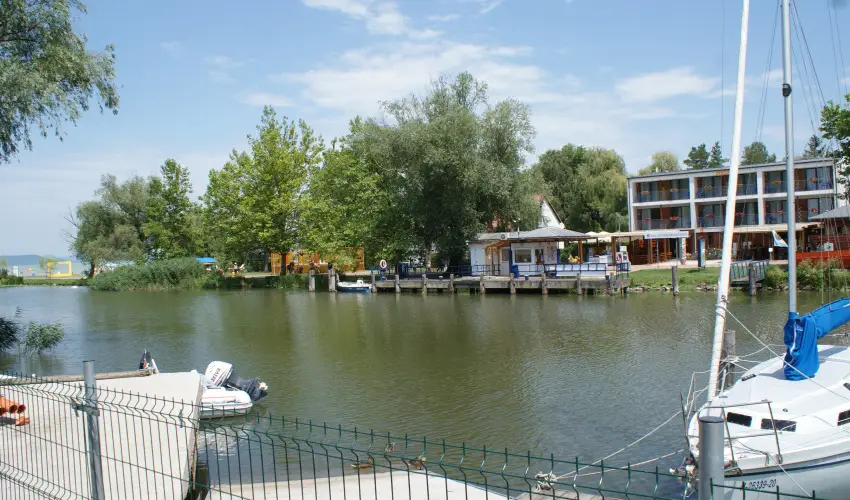 Port tterem & Panzi Balatonmriafrd