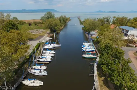 Port tterem & Panzi, Balatonmriafrd, Hvz - 19 km