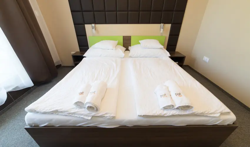 Port tterem & Panzi Balatonmriafrd