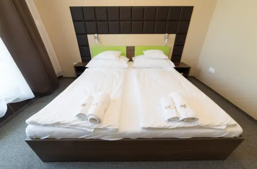 Port tterem & Panzi, Balatonmriafrd, Hvz - 19 km