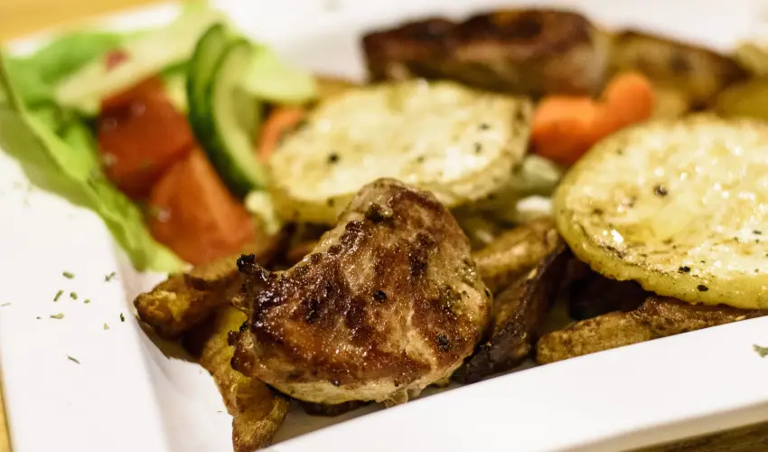 Viktor Bor- s Vendghz Balatonmriafrd