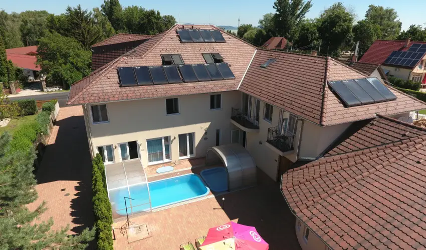 Viktor Bor- s Vendghz Balatonmriafrd