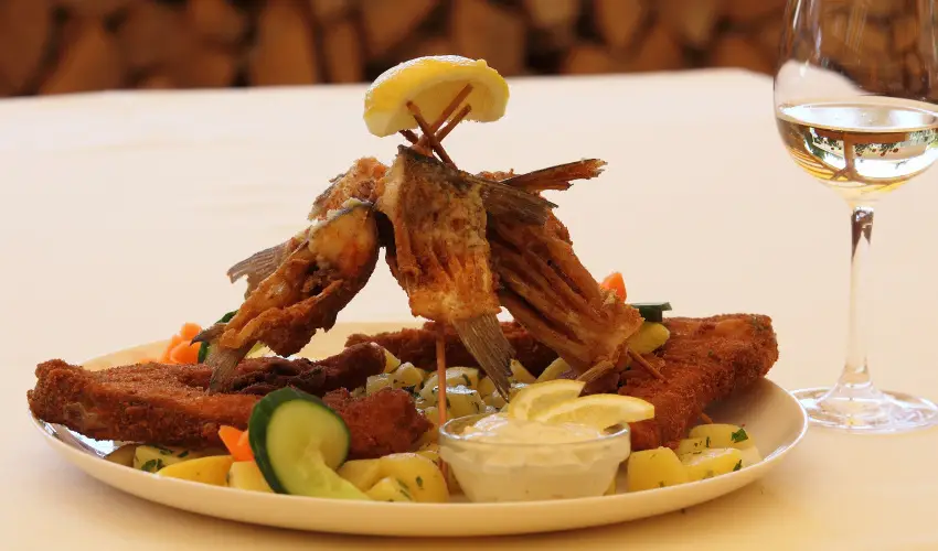 Viktor Bor- s Vendghz Balatonmriafrd