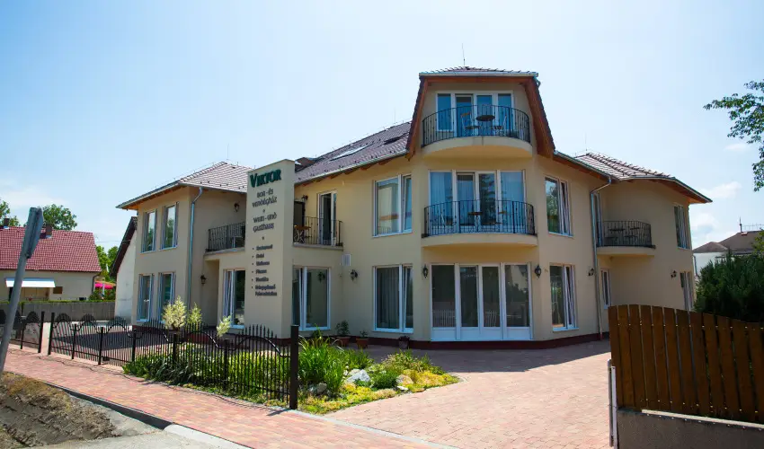 Viktor Bor- s Vendghz Balatonmriafrd