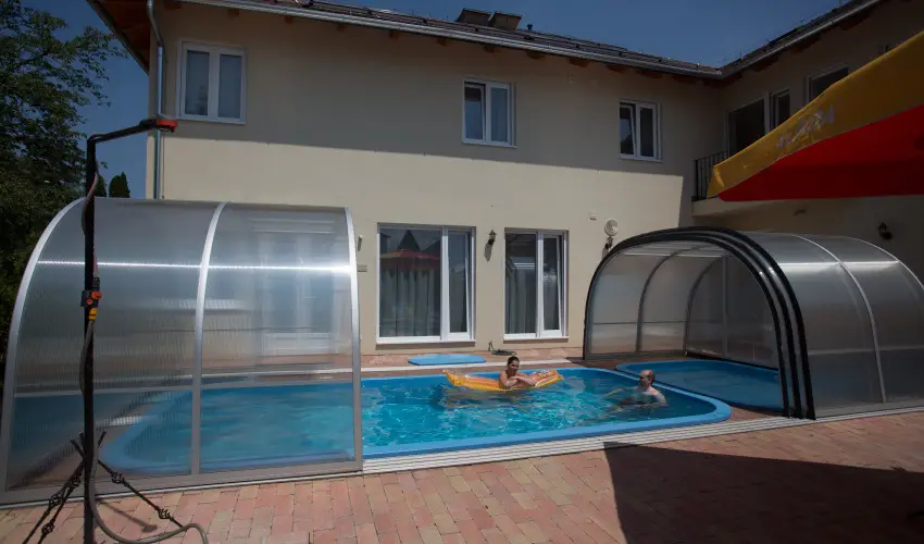 Viktor Bor- s Vendghz Balatonmriafrd