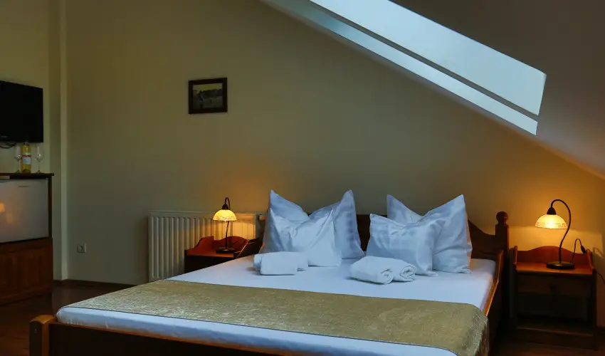 Viktor Bor- s Vendghz Balatonmriafrd