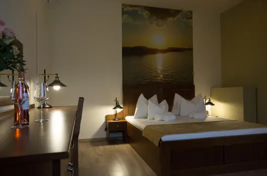 Viktor Bor- s Vendghz, Balatonmriafrd, Hvz - 18 km