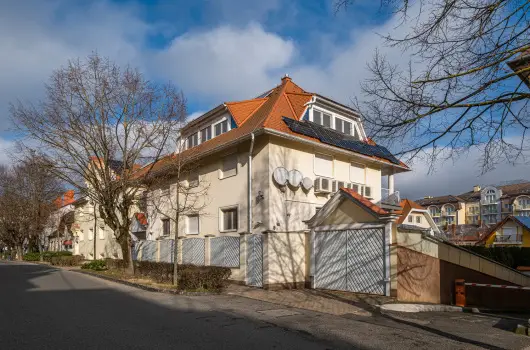 Villa Amphora, H�v�z